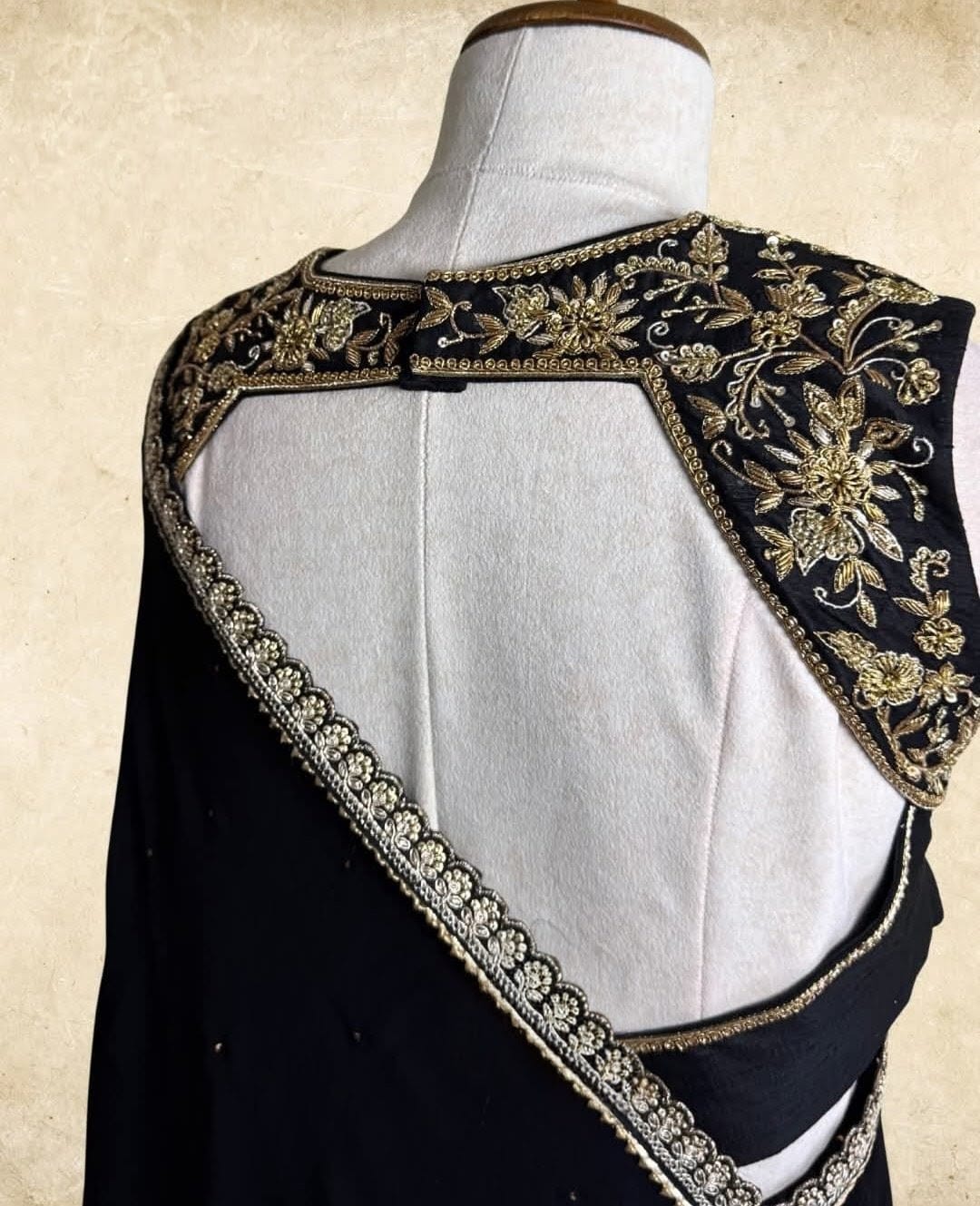 Sweetheart Neck Embroidered Party Wear Saree Blouse (Only Blouse)