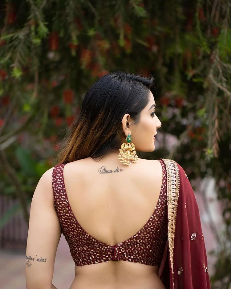 Deep U-Back Saree Blouse with Sleeveless Party Wear Design