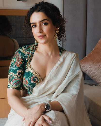 Green Paisley Printed V-Neck Padded Saree Blouse with Lace Border